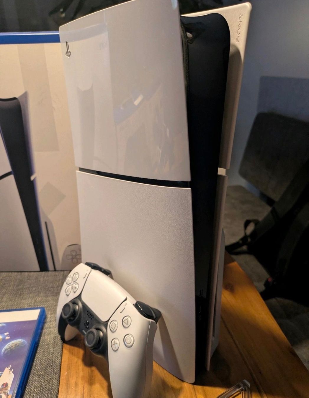 Sony Konsolen: PS5 Slim Disk / 2 Controller / Dock / 2 Spiele – Gebraucht aus Lyss von smraf 1