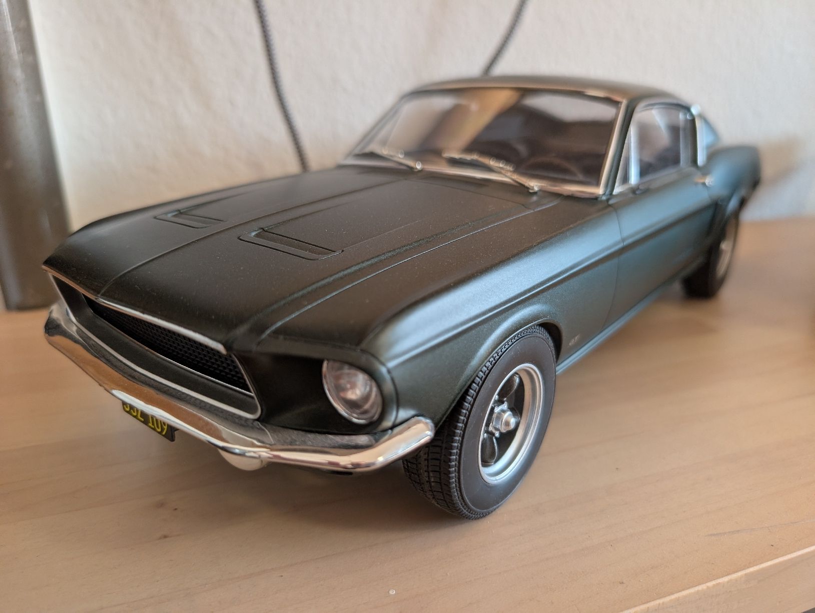 Ford Modellini d'auto: Norev Ford Mustang 1:12 – Usato da Roggwil BE venduto da MA-4900