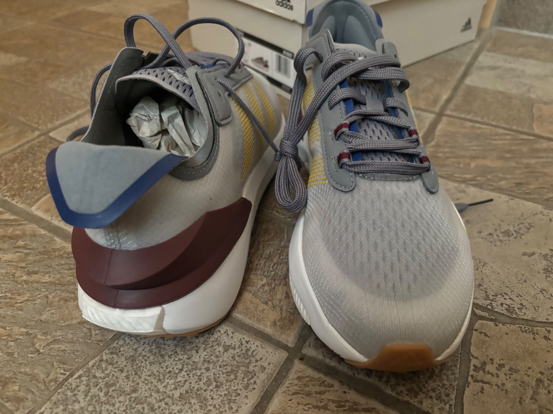 Adidas Herrenschuhe: 42 2/3_adidas Avryn_LP 185 CHF_NEU – Neu und originalverpackt aus Versegeres von kista 1