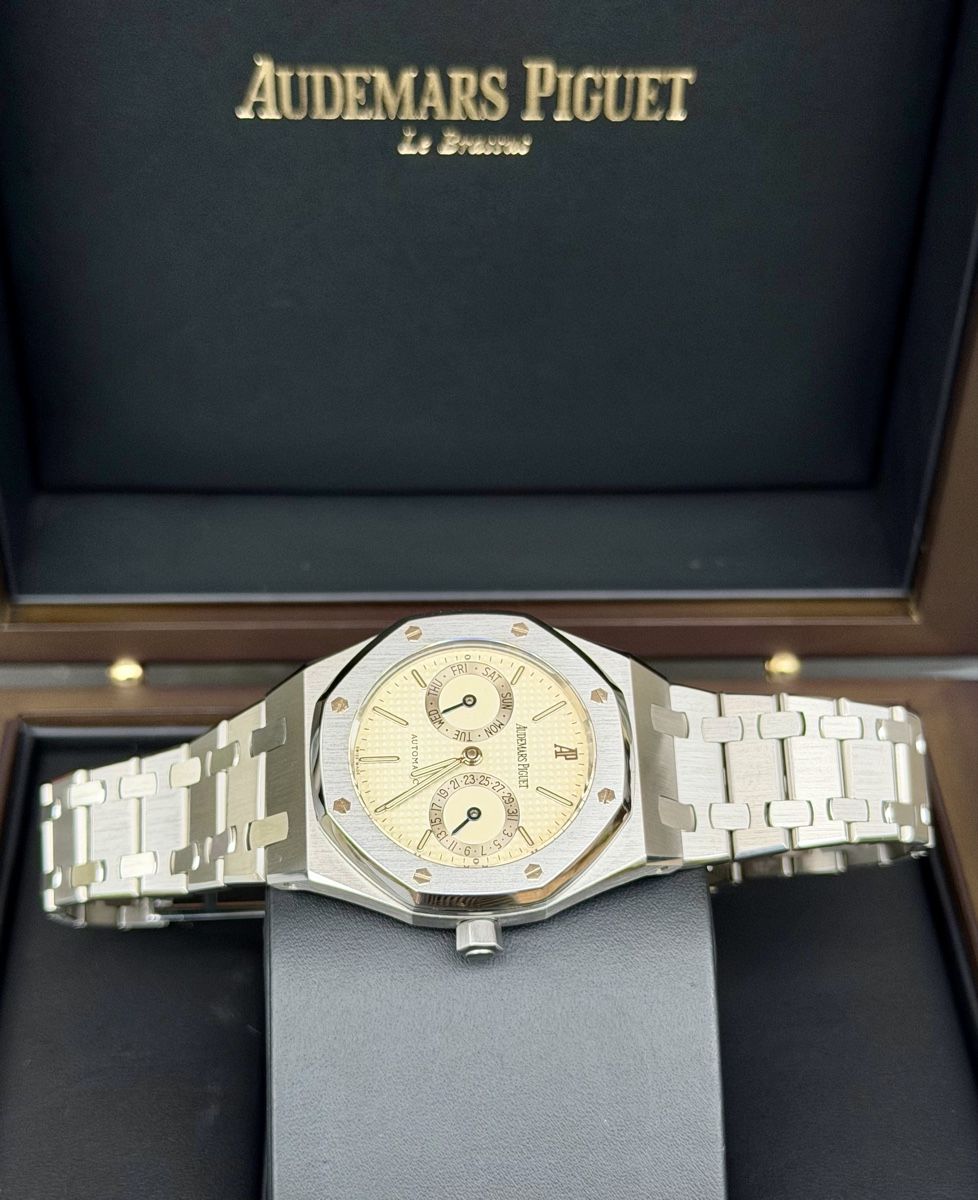 Audemars Piguet Orologi: Very RARE AP Royal Oak Cream Automatic – Usato da Zürich venduto da WATCHROOM 7