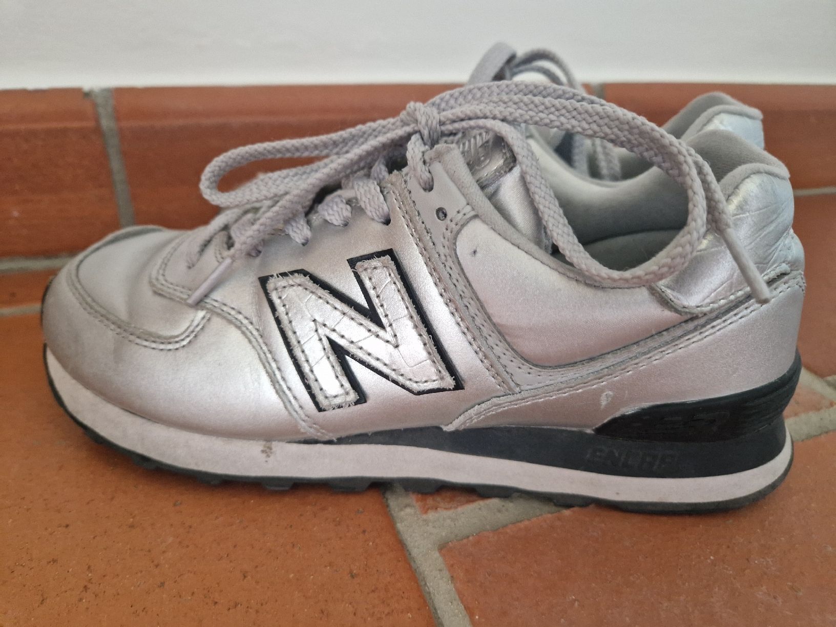 New Balance Damenschuhe: New Balance Sneaker 38 silber – Gebraucht aus Lichtensteig von Cocabana_16 2