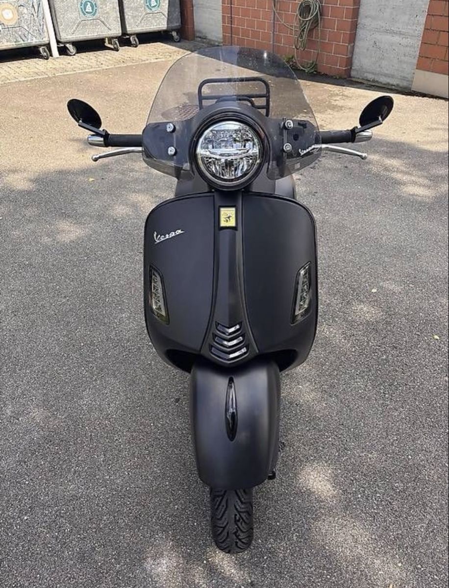 Vespa Scooters: Piaggio Vespa GTS 300 HPE – Gebraucht aus Salmsach von Pixify.ch 3