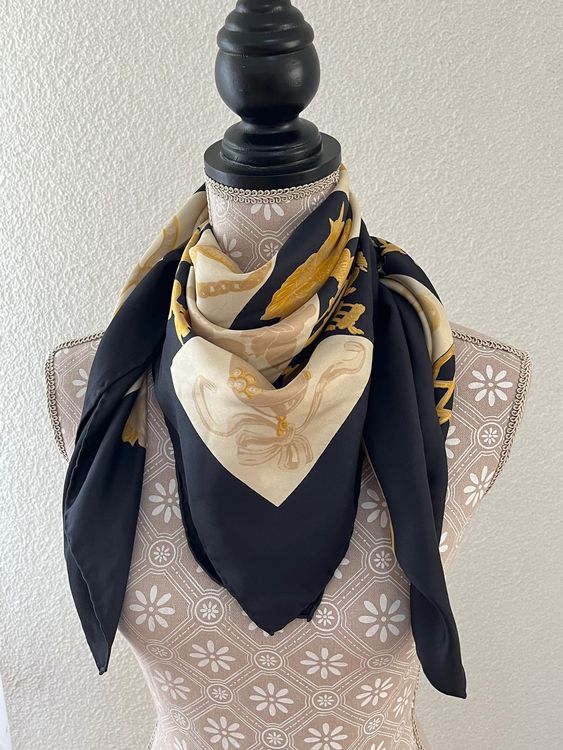 Foulard Nina Ricci En Soie Fleuri - Écharpe Châle Multicouleur, Occasion En Bel état