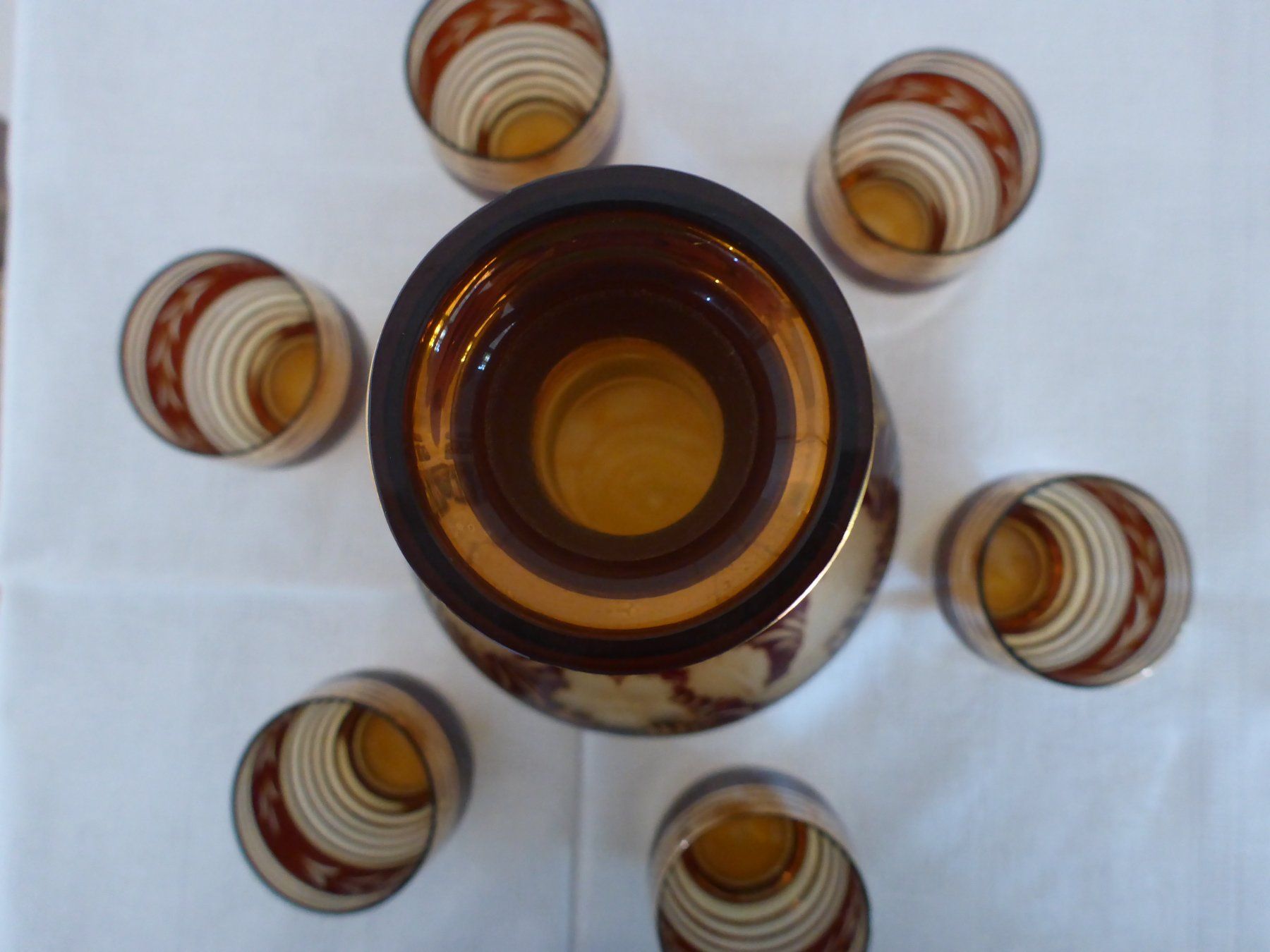 Caraffe: Alter Dekanter mit 6 Gläser bernsteinfarbig – Usato da Zürich venduto da leia12 9