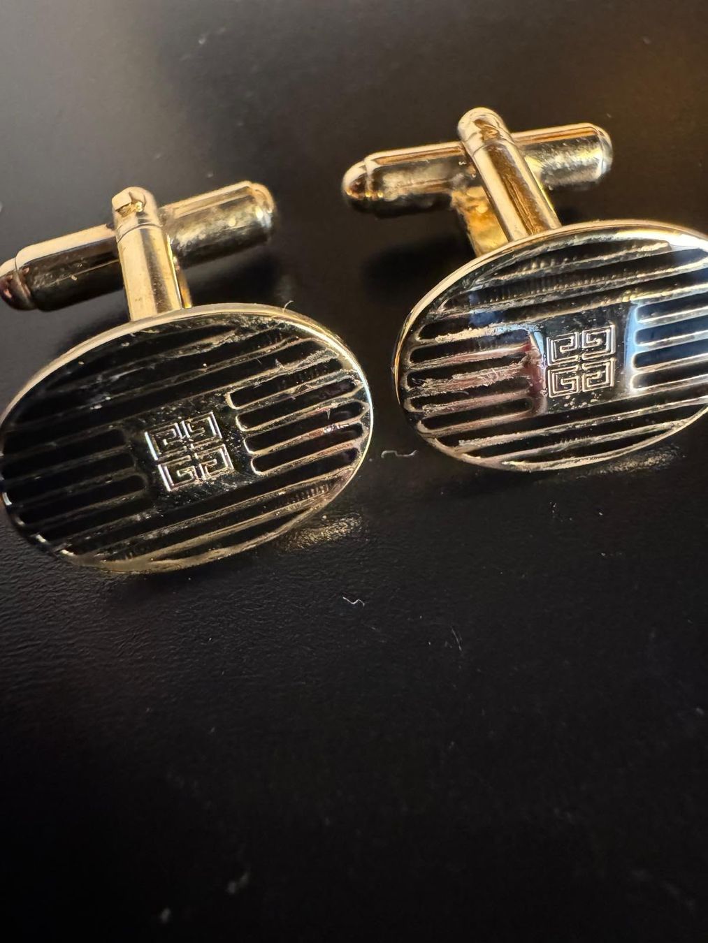 Givenchy Gemelli: Givenchy Manschettenknöpfe – Usato da Winterthur venduto da Dejv 1
