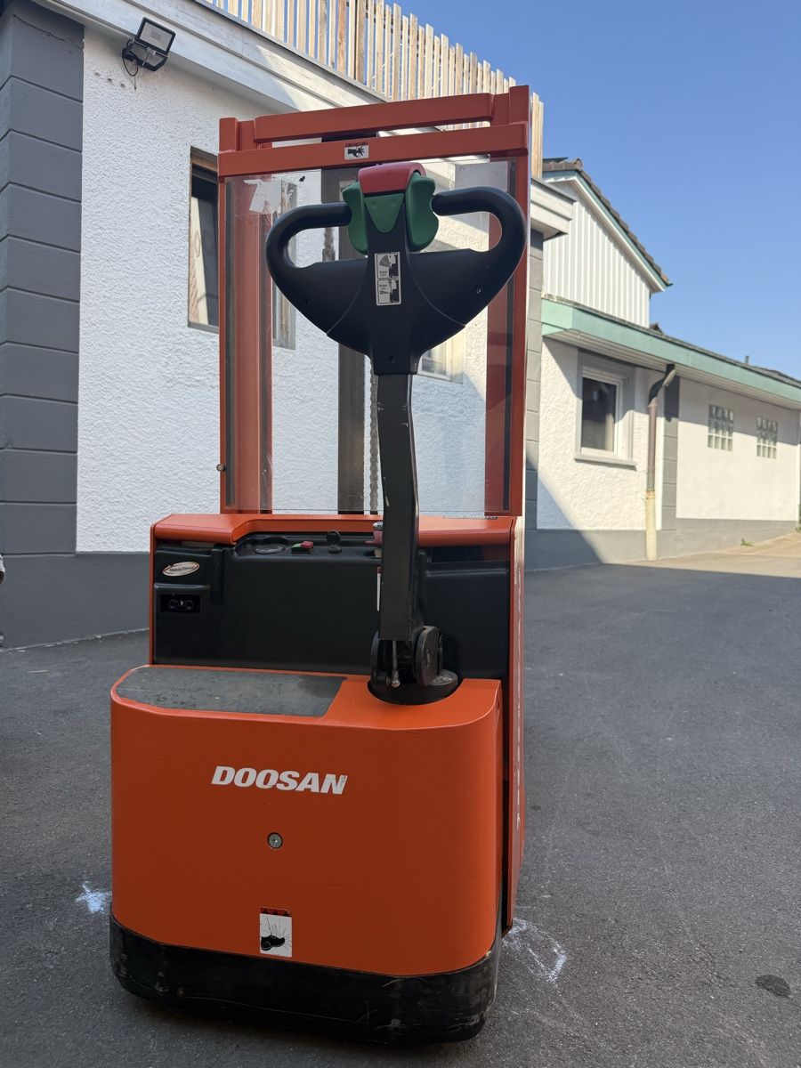 Doosan Gabelstapler & Hubwagen: Deichselstapler Ameise Stapler Doosan – Gebraucht aus Ebnat-Kappel von Suizo1291 4