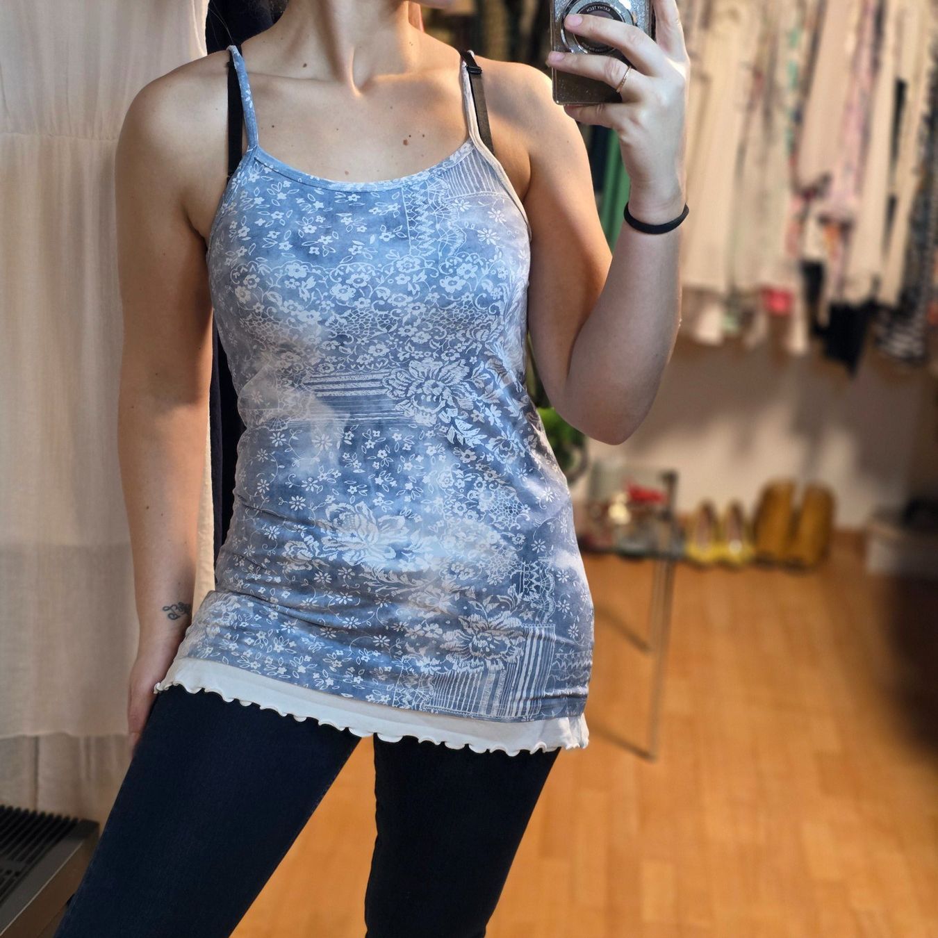 Tops: Längeres Top Gr. M Hellblau Print – Gebraucht aus Wald ZH von CapLux 7