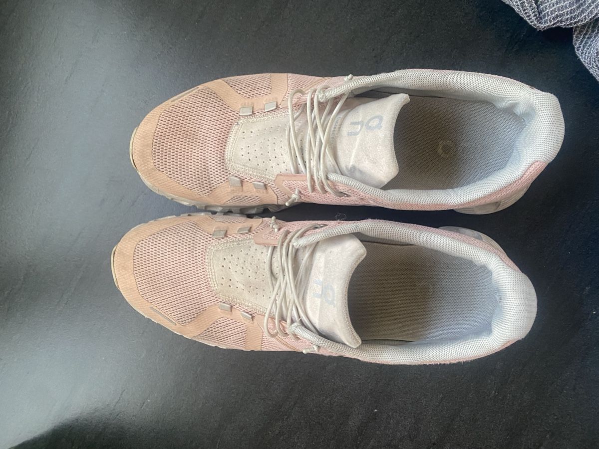 On Scarpe da uomo: On-Schuhe Rosa in Gr. 42.5 – Usato da Birsfelden venduto da Oepfelringli
