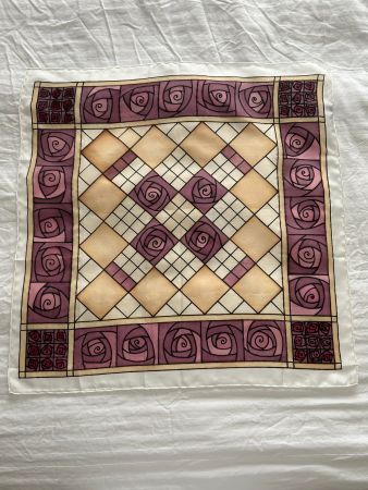 Handbemaltes Seidentuch Foulard (Rosenmuster)