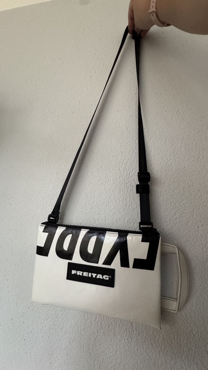 Freitag Taschen: FREITAG Tasche EDDIE weiss und schwarz – Neu (gemäss Beschreibung) aus Chur von arxi 2