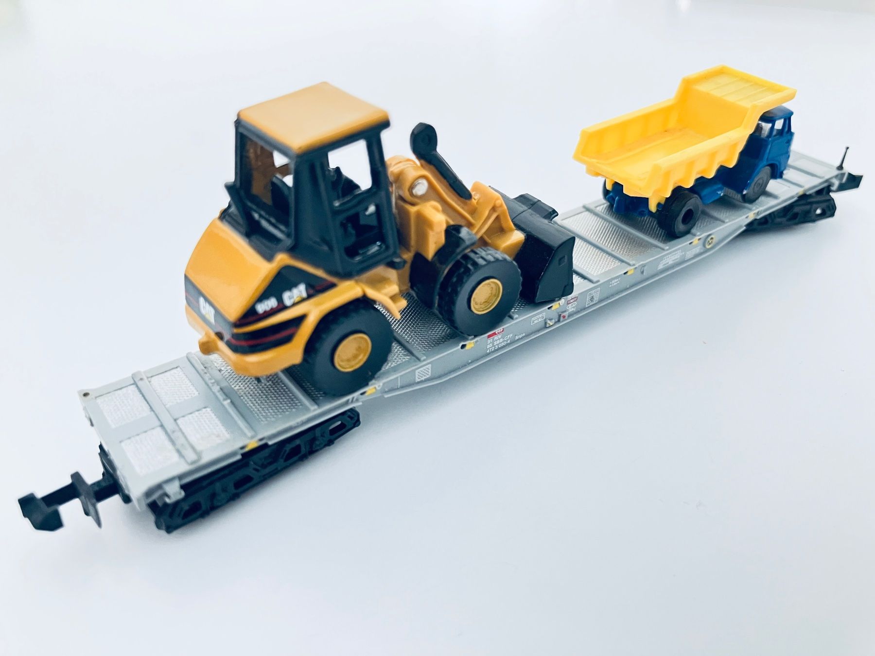 Trix Modellini di ferrovie: CAT Radlager Bagger SBB Transport SPUR N #220 – Usato da Oberbuchsiten venduto da Orsetto24