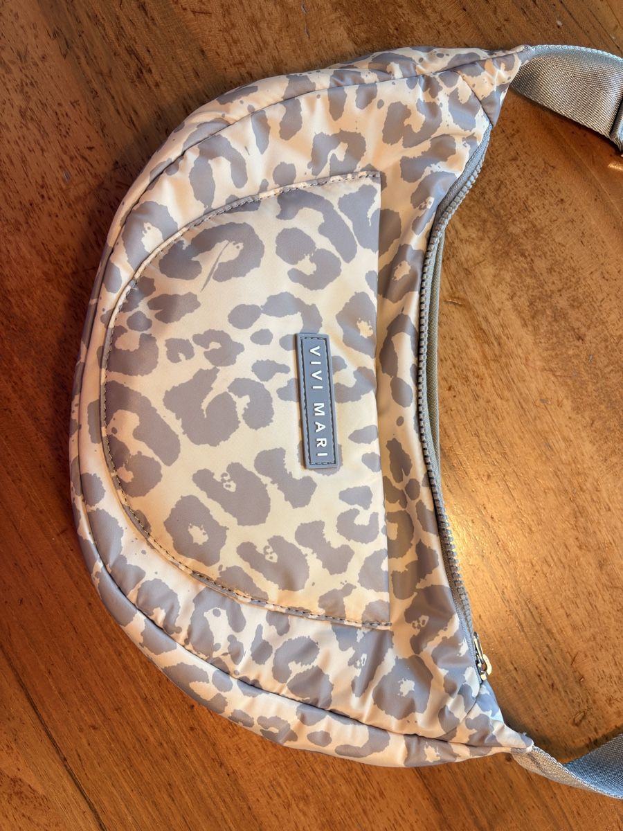 Vivi Mari Borse: Padded Hip Bag medium - leo splashes grey/sand – Nuovo (secondo la descrizione) da Geroldswil venduto da quatschi0 1