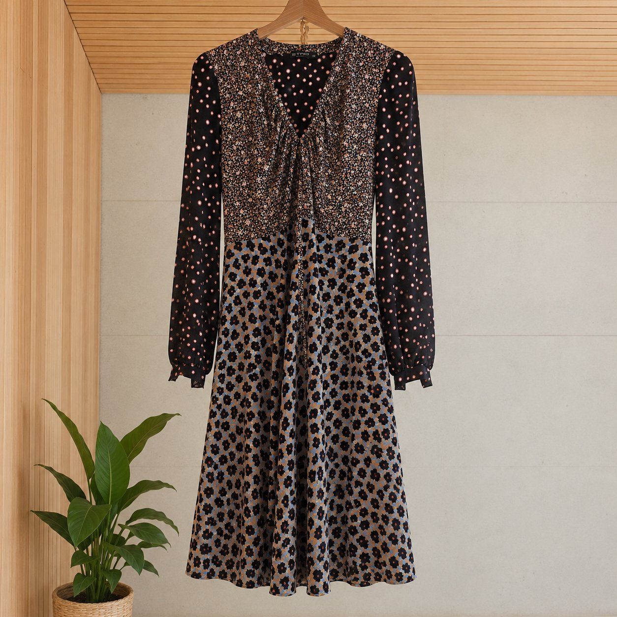 Etro Vestiti: Etro - Sommerkleid aus Seide – Usato da Luzern venduto da Sorsk