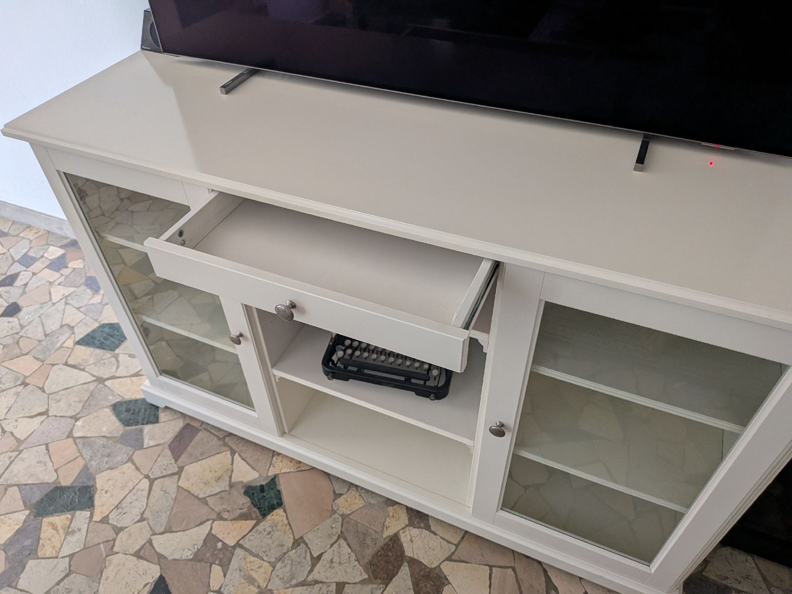 Ikea Mobili TV: Fernseher Möbel  (ohne Geräte) – Usato da Grenchen venduto da garage-city 2