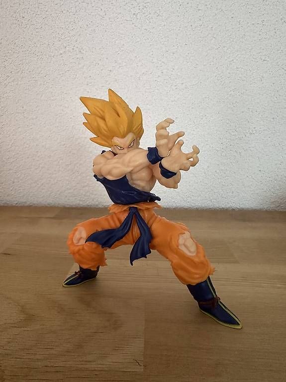 Statuette: Son Goku Super Saiyan Figur – Usato da Scherzingen venduto da KRTL