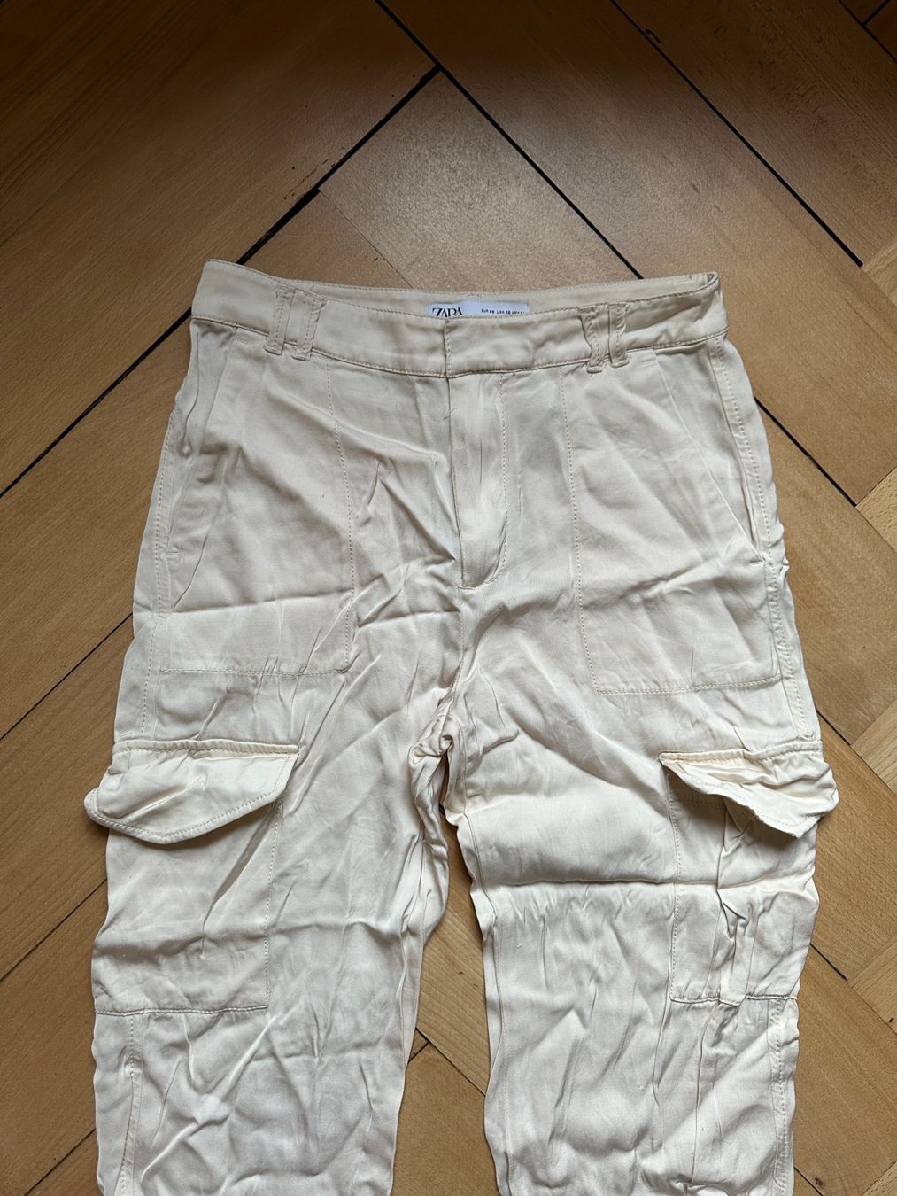 Zara Pantaloni: ZARA - Cargo Hose beige locker XS – Usato da Zürich venduto da Diazaio 1