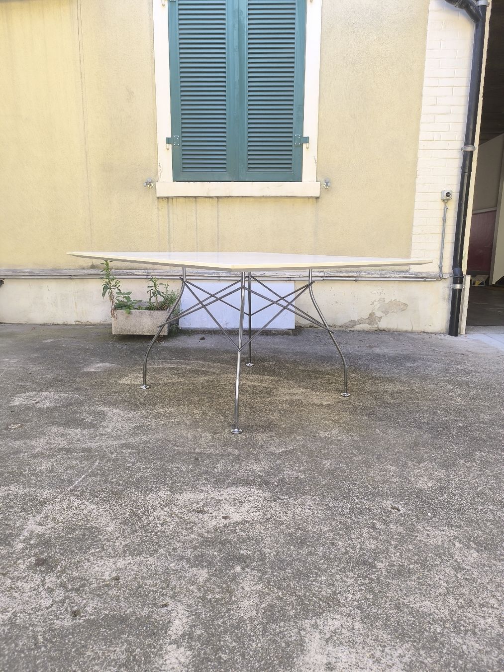 Tische: Quadratischer Tisch Glossy von Kartell – Gebraucht aus Basel von Patts_Lampenfieber 4