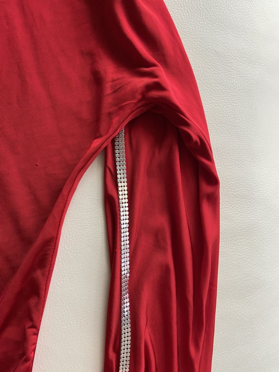 Tops: Modernes Top rot mit silbernen Streifen one size – Gebraucht aus Horgen von smlecnik78 1