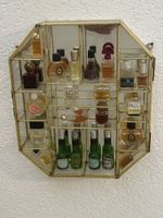 Sammlung Miniatur Parfums in Vitrine, Top Zustand! 