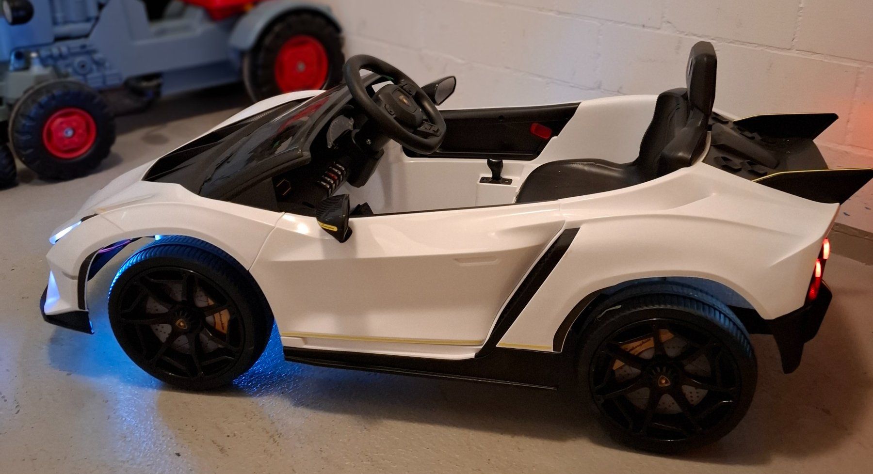 Fahrzeuge für Kinder: Kinder Elektroauto Lamborghini weiss – Gebraucht aus Arbon von Markon 1