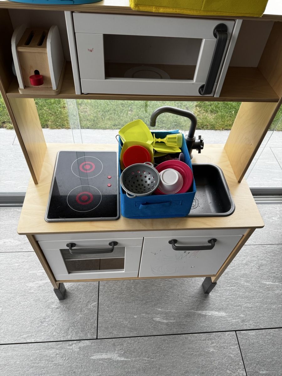 Ikea Giocattoli: Kinderküche mit diversem Zubehör – Usato da Kaltbrunn venduto da Briko
