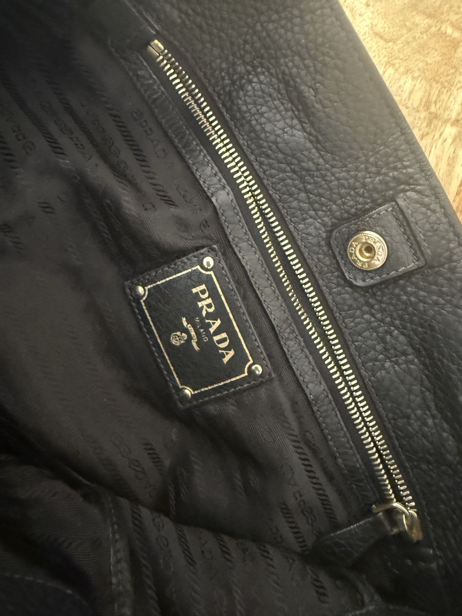 Prada Sacs femmes: Sac Prada cuir noir utilisé – D'occasion à Payerne par Maylin2018 6