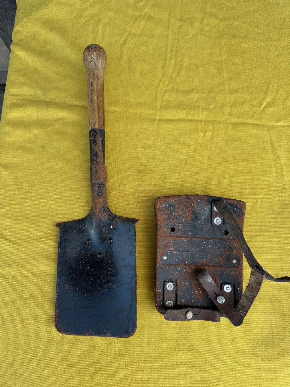 Schweizer Armee Tutti gli attrezzi: Originale Schweizer Armee Spaten mit Tasche – Usato da Sachseln venduto da BONATI01
