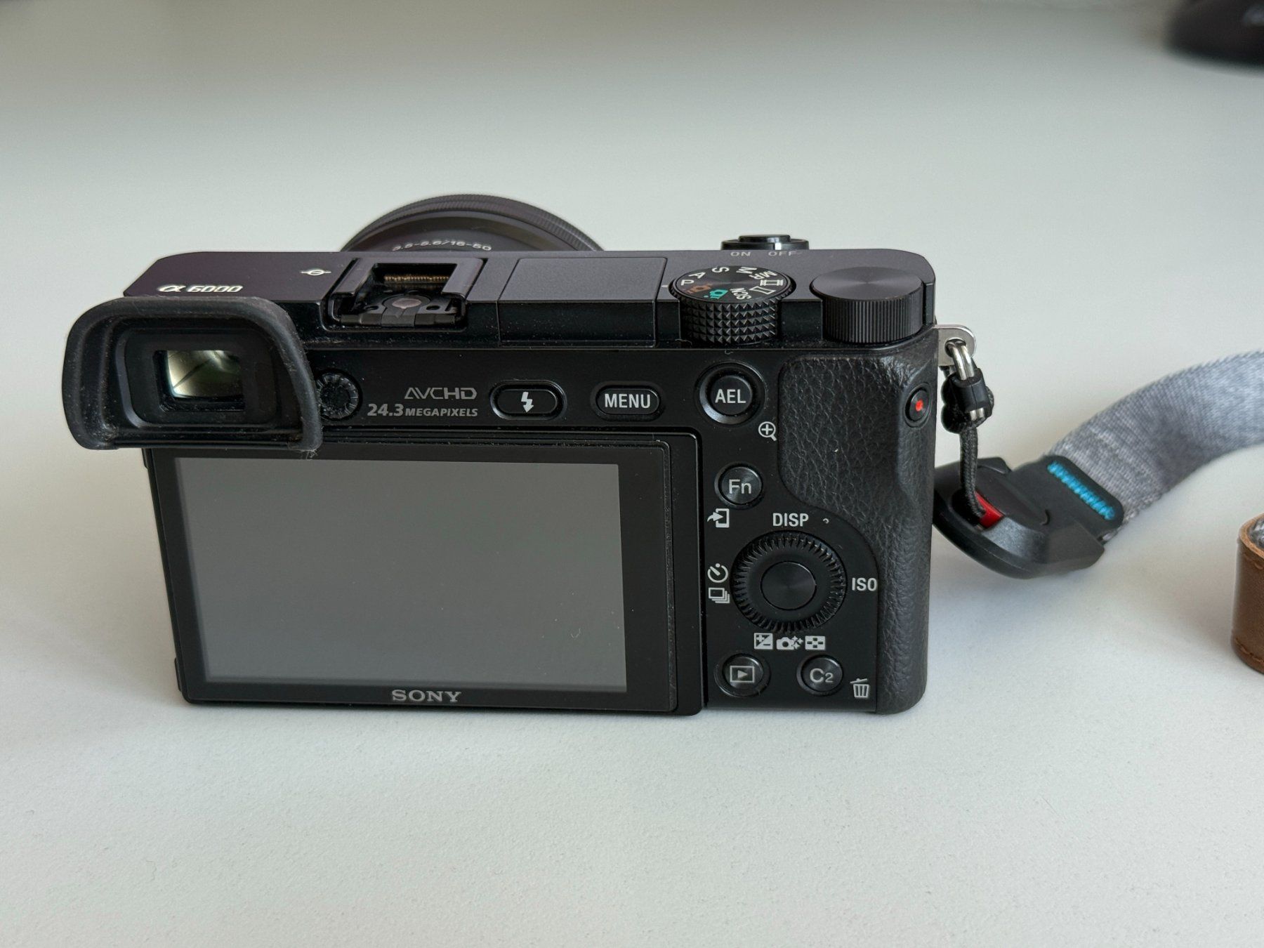 Sony Appareil photo: Sony Alpha 6000 inkl. 3 Objektive – D'occasion à Steinhausen par AleksRik 2