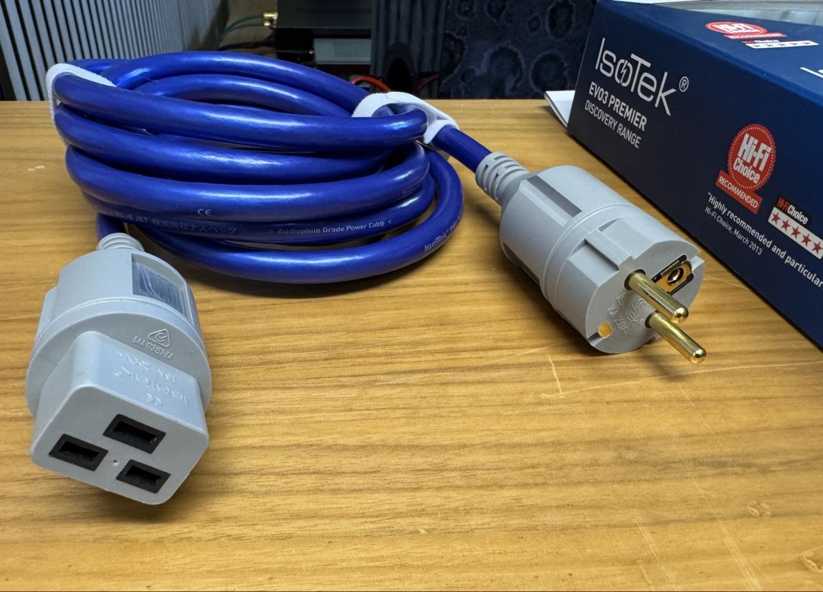Isotek Cavi: Netzkabel IsoTek EV03 Premier C19 3 Meter neu – Nuovo e nell'imballaggio originale da Ebertswil venduto da audivero 1