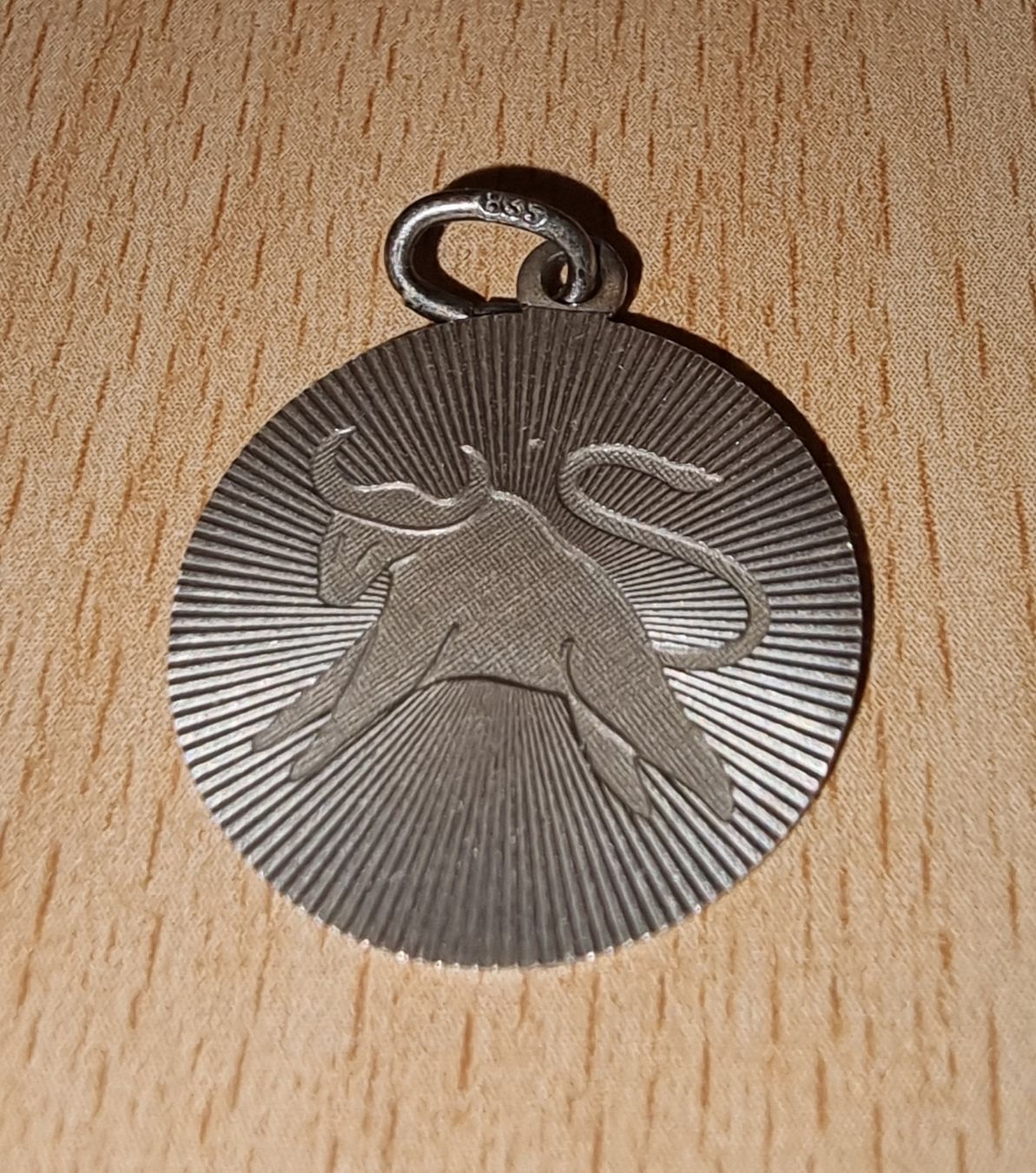 Placchette & Badge: Silber 835 Anhänger (Sternzeichen Stier) – Usato da Bern venduto da chuderluri01 1