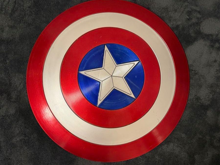 Spielzeuge: Captain America Schild ca. 58cm – Gebraucht aus Zürich von Vorbei123