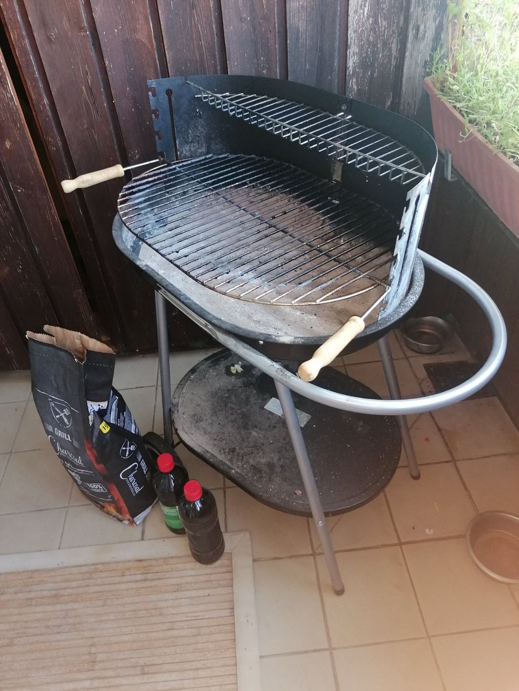 Griglie: Grill Holzkohle – Usato da Aeugst am Albis venduto da Stevens4 1