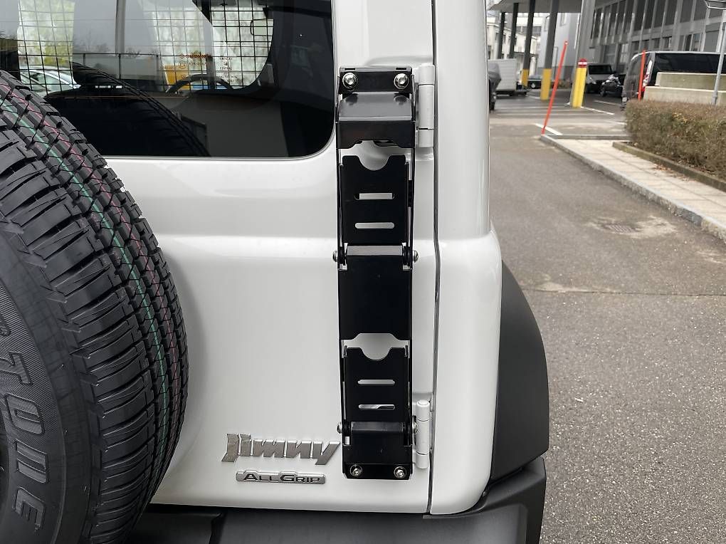 Scale: Suzuki Jimny Heckleiter ausklappbar – Nuovo e nell'imballaggio originale da Schindellegi venduto da GlobalCarTrading_AG 2