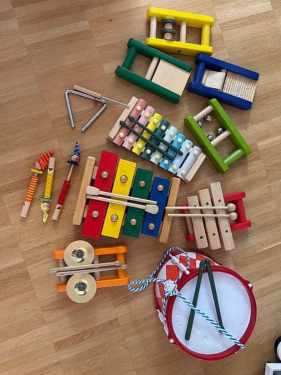 Spielzeuge: Kindermusikinstrumente gemäss Bild – Gebraucht aus Birsfelden von Mischi03