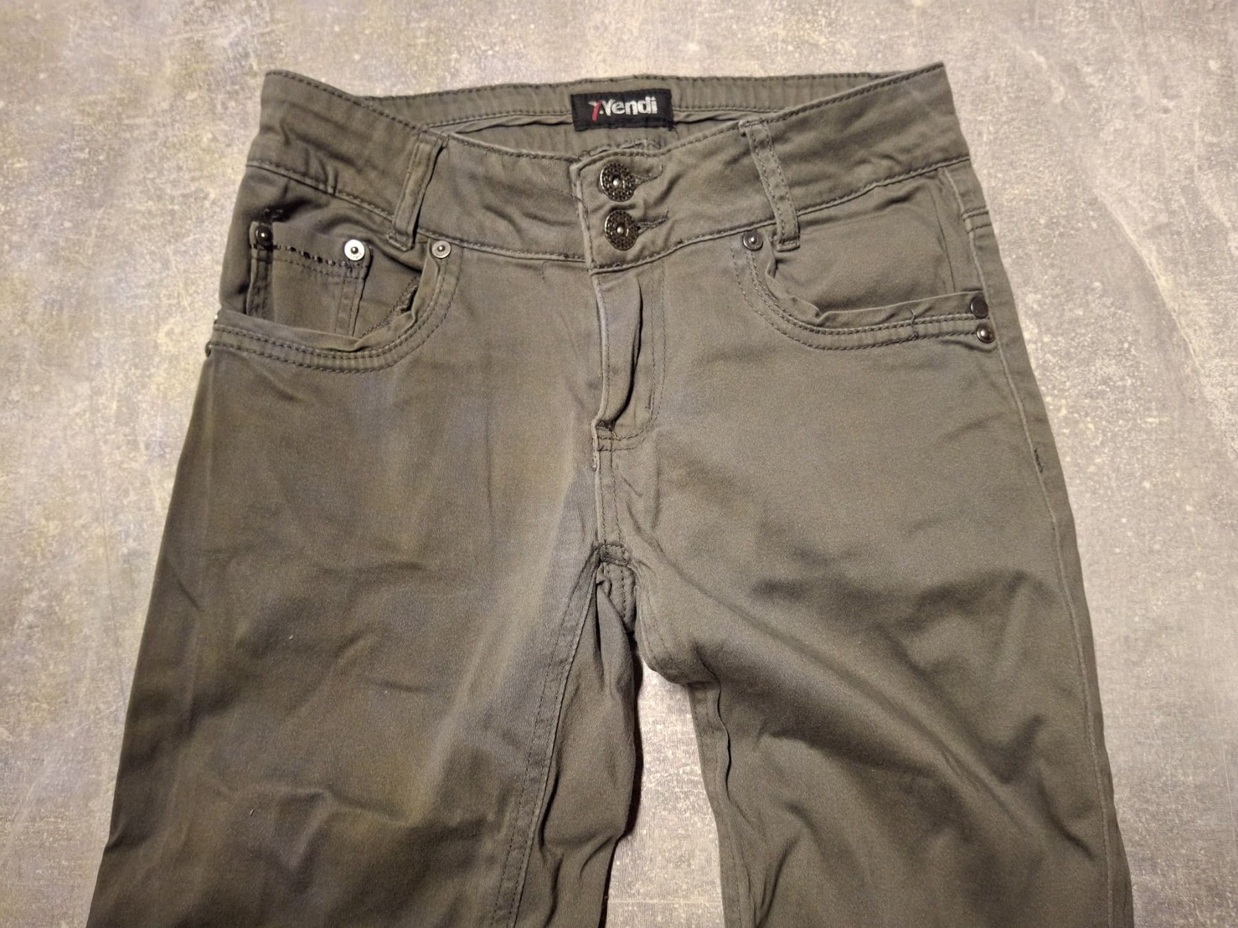 Pantaloni: Pantalon taille 34 marque Yendi 98% coton – Usato da Villiers venduto da san_jn5w 1