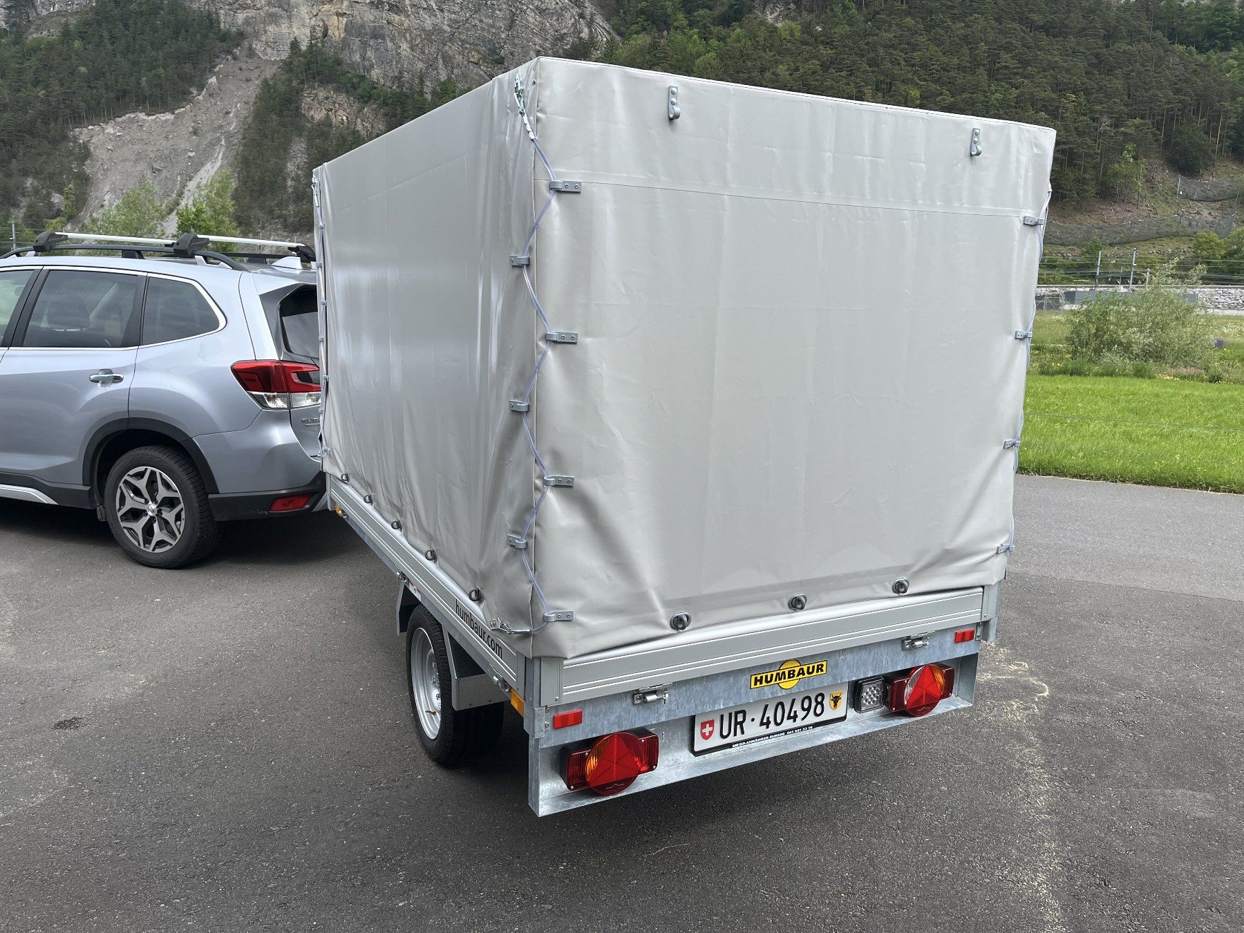 Humbaur Rimorchi: Anhänger mit oder ohne Verdeck 1300 Kg Mieten pro Tag – Usato da Erstfeld venduto da Flexi100. 1