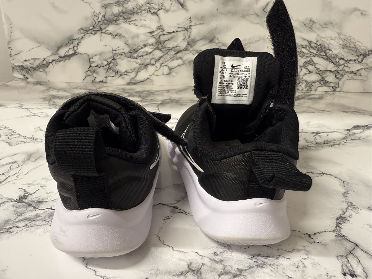 Nike Scarpe per ragazzi: Basket Nike taille 21 🐼 – Usato da Miécourt venduto da Dinedine9494 4
