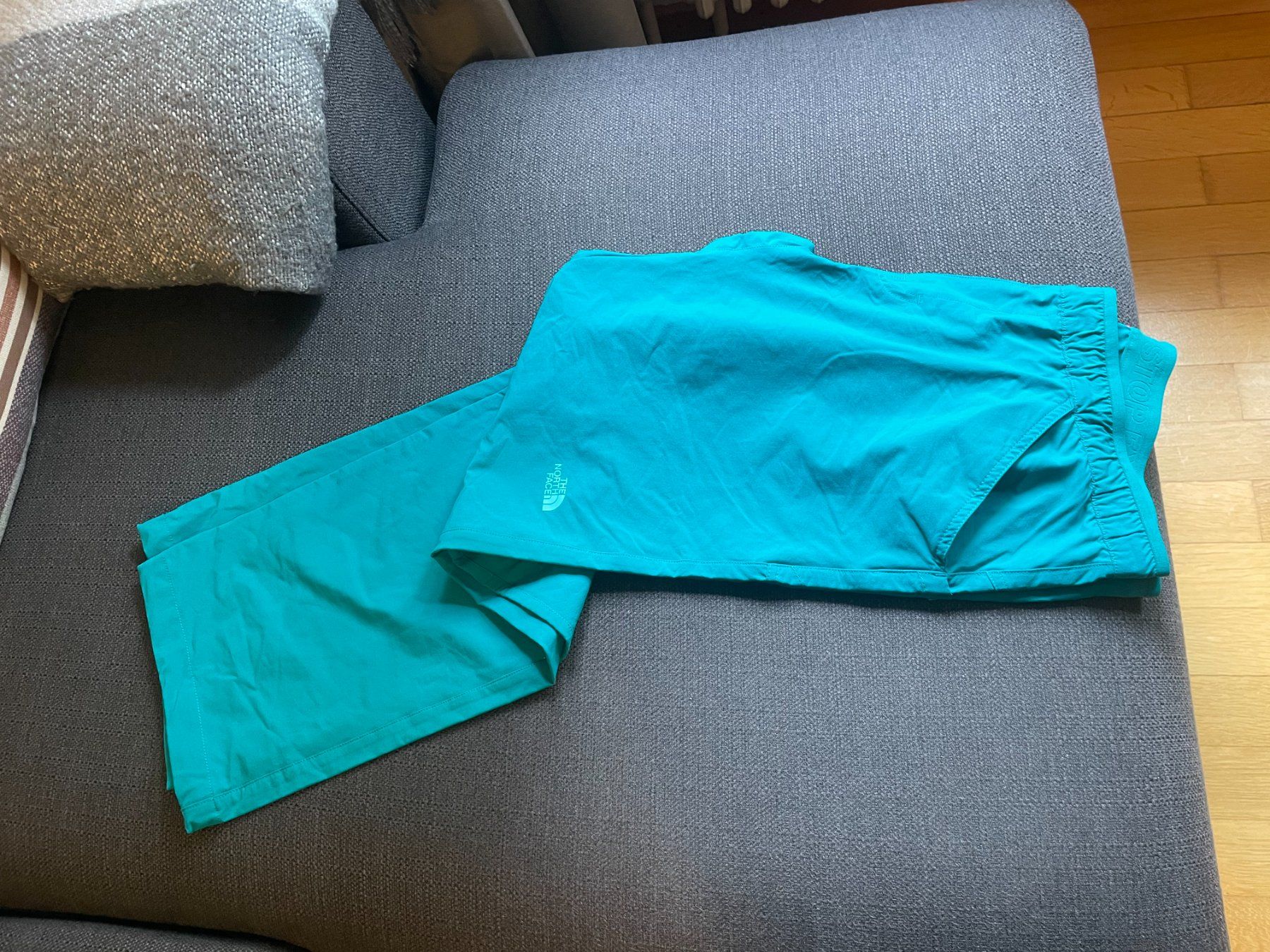 North Face Pantaloni: Pantaloni North Face – Nuovo (secondo la descrizione) da Meilen venduto da val_tsv8 5