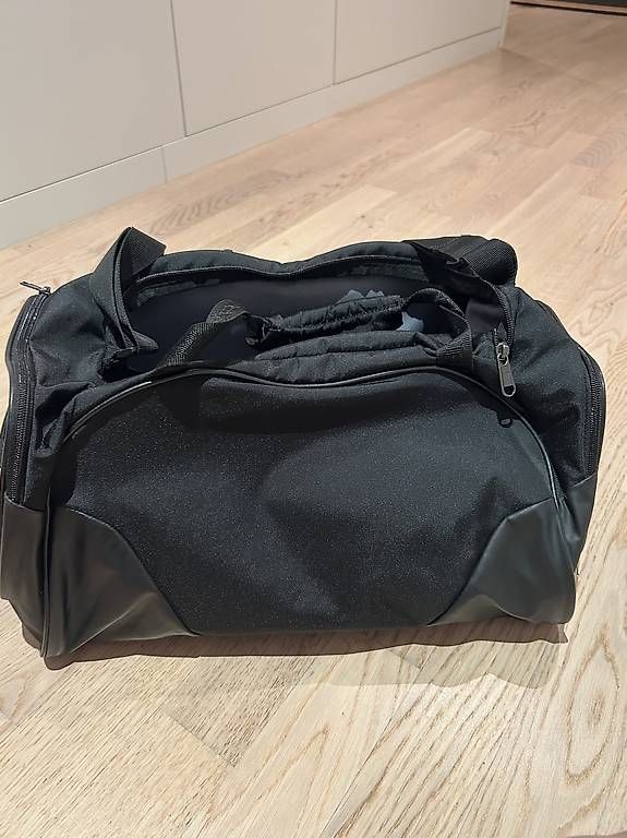Under Armour Sacs: Sporttasche – D'occasion à Ebikon par l_c 1