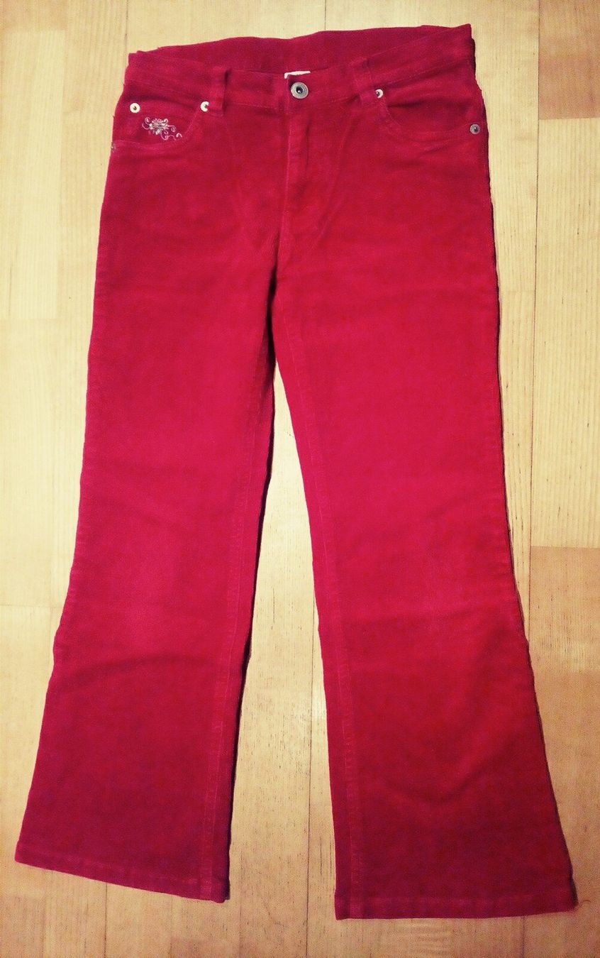 Hosen: Cord Hose rot Gr. 140 – Gebraucht aus Zeneggen von shemesh_