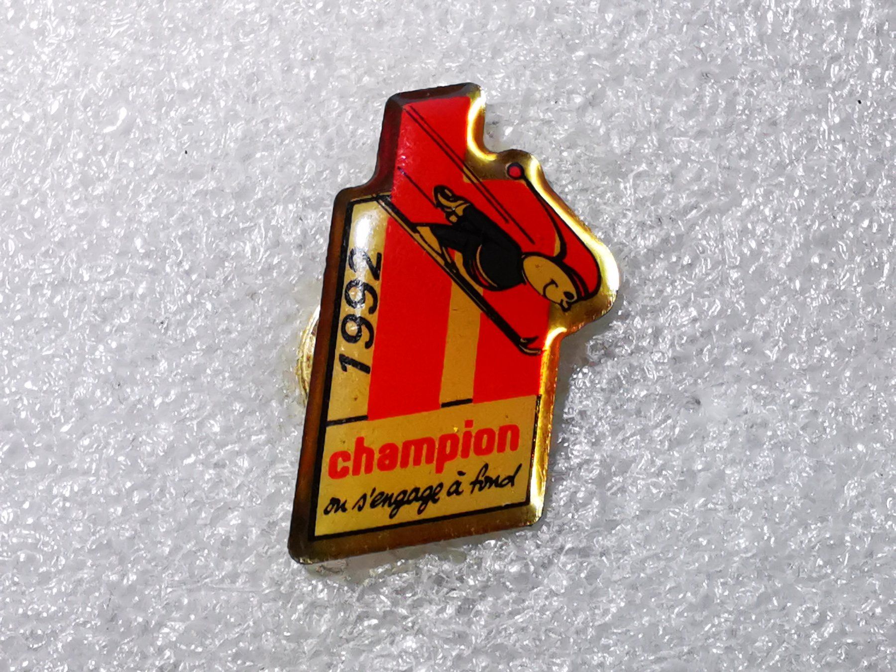 Placchette & Badge: Ansteckpin 62: Champion 1992 "h" – Usato da Oppligen venduto da Pin-Fall-Shop