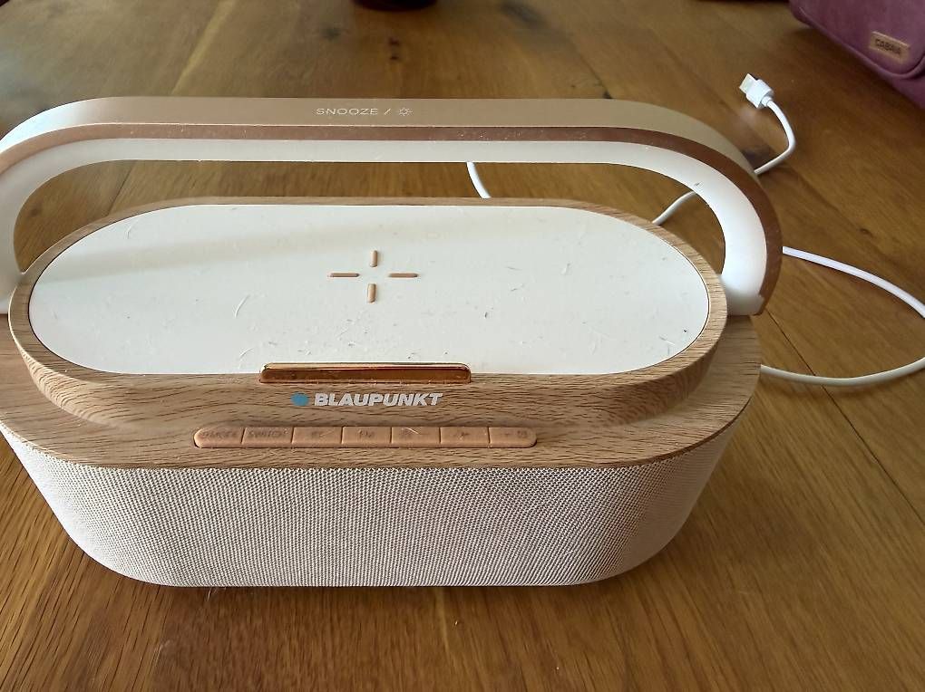 Blaupunkt Radios: Radio -réveil avec chargeur natel – D'occasion à Botyre (Ayent) par Claude-EvelyneS 1