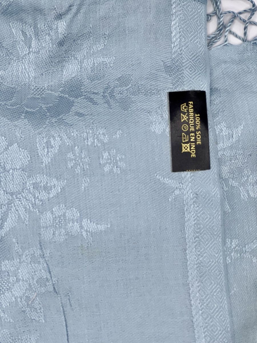 Foulards, Tücher & Schals: Echarpe 100% soie bleu clair, élégante et douce. – Neu und originalverpackt aus Coffrane von Luxary_16 8