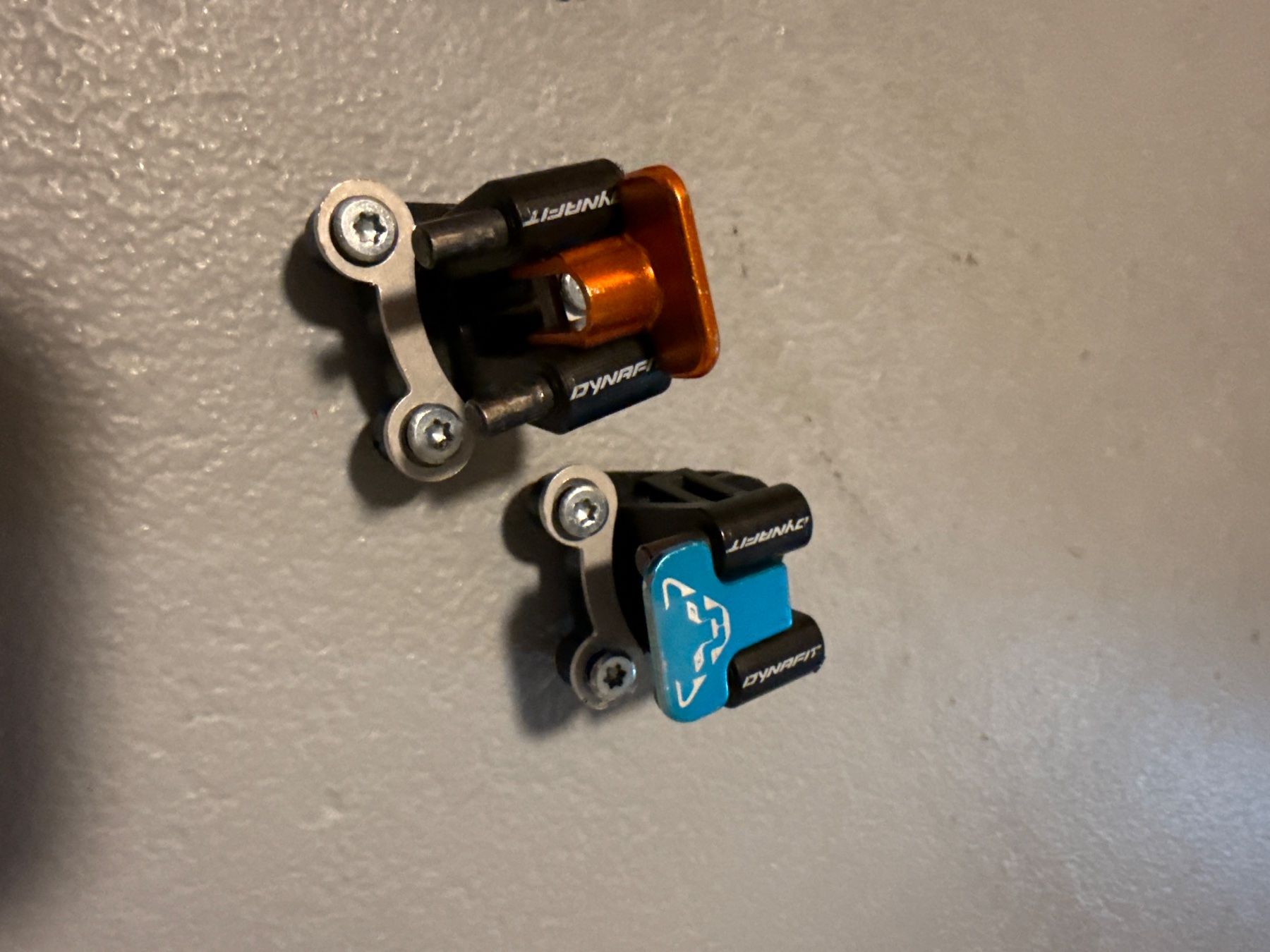 Dynafit Attacchi: Dynafit Low Tech Race 2.0 Auto-Lock Bindung Ultraleicht – Usato da Walenstadt venduto da Dirtykohlruebe 1
