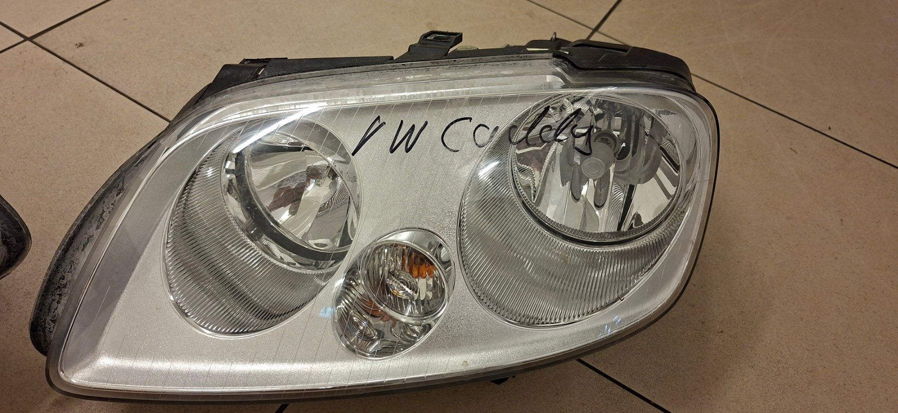 VW Alle Autoersatzteile: Scheinwerfer VW Caddy l+r Neu – Gebraucht aus Alpnach Dorf von Kessy4 1
