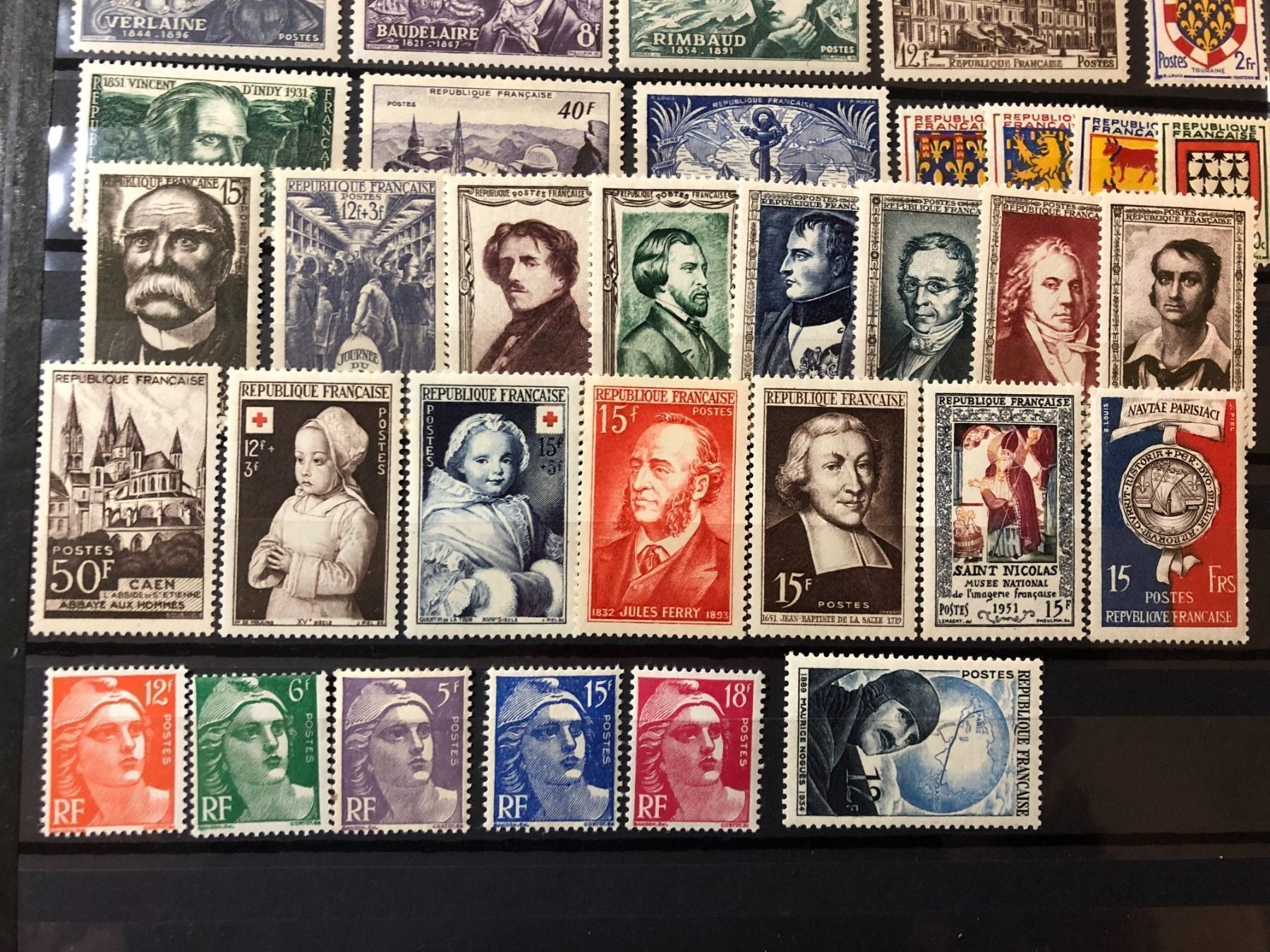 Tutti i francobolli: () Année complète 1951 Neufs* – Nuovo e nell'imballaggio originale da Lausanne venduto da ffhoud 3