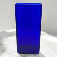 Vase rectangulaire en verre bleu cobalt par Krosno, Pologne