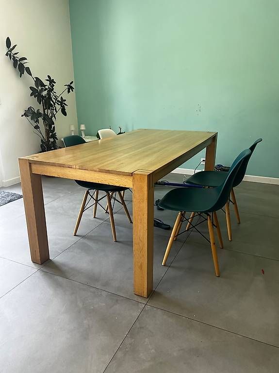 Set di tavolo e panche: Table chêne massif avec rallonge et 4 chaises  – Usato da vessy venduto da nad_9gtw
