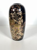 Japanische Vase mit Blumendekor
