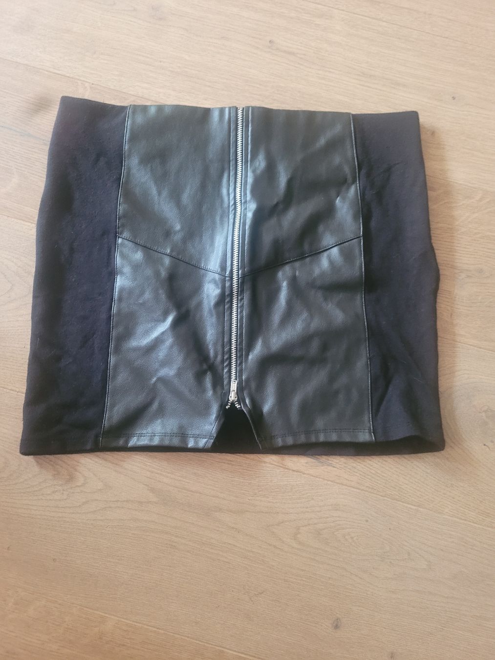 Gonne: Mini rock leder imitat Gr XL – Usato da Brienz BE venduto da Zwiback20